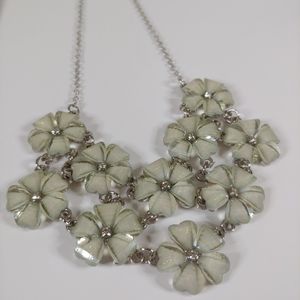 🥑 Flower Necklace